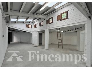 Affitto Capannone industriale in Pare fita 52. Nave industrial en alquiler en gràcia08203