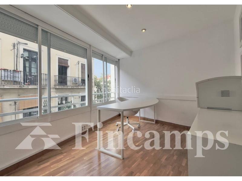 Foto a1434f62-56fb-438f-bcb4-f335d6d7bdf7. Alquiler oficina local en venta en eixamplesant oleguer en Sabadell
