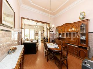 Maison  Regàs. Gran casa a leixample  semi centre de sabadell amb pati i pàrqui