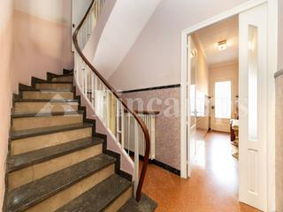 Casa  Regàs. Gran casa a leixample  semi centre de sabadell amb pati i pàrqui