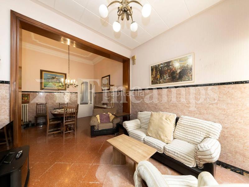 Foto a5b2df8f-f1ab-42e6-9dd4-4b8729014892. Casa gran casa a leixample semi centre amb pati i pàrquing en Sabadell