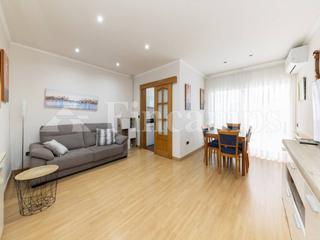 Casa  Magí colet. Casa de 148m amb 3 habitacions, 2 banys, pati i pàrquing  per en