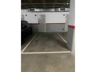 Aparcament cotxe  Calle corominas. Parking con trastero en venta en centre08201