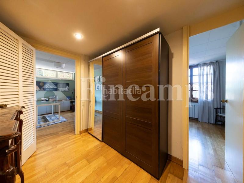 Foto 477c6199-ac6c-44b0-beb9-2fce62eaf071. Casa con riscaldamento parcheggio piscina in Bellaterra