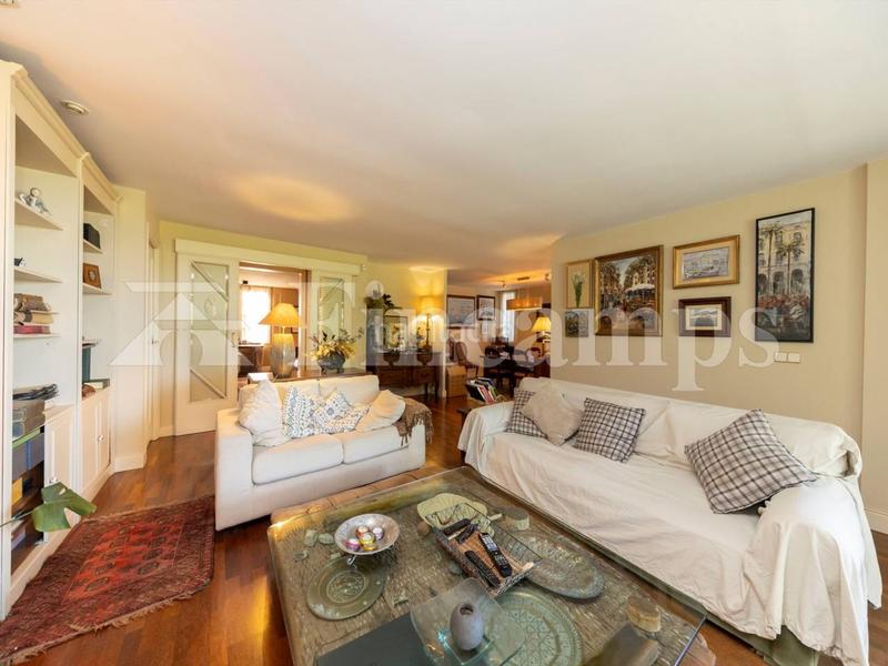 Foto 4f96e62b-8a6d-4526-81f5-e075e40afff1. Casa con riscaldamento parcheggio piscina in Bellaterra