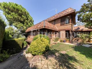 Casa  Apel-les mestres. Casa independiente en bellaterra