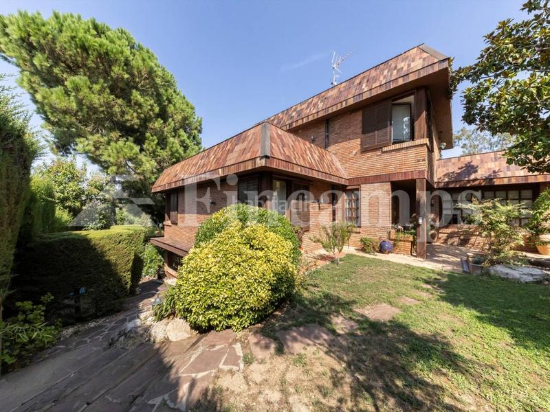 Foto b0e98f9d-da3e-4545-a2f5-be8f5aaffd84. Casa con riscaldamento parcheggio piscina in Bellaterra