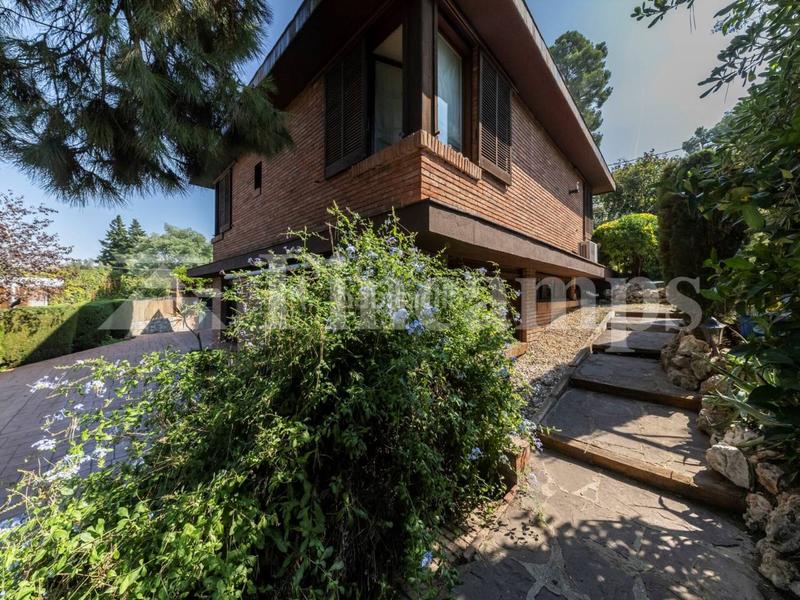 Foto c245fd63-6ffb-49e0-82ac-b45ee1c20b29. Casa con riscaldamento parcheggio piscina in Bellaterra