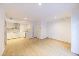 Location Appartement  Ponent 72. Baixos de 2 habitacions al centre