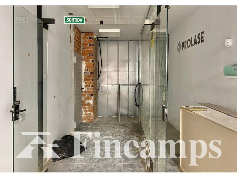 Foto 308742ee-9db4-4b9c-8a18-f231a3d6e599. Lloguer local comercial a Centre Sabadell