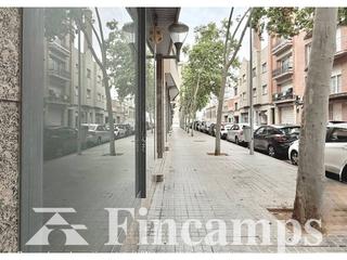 Oficina  Viladomat. Venta  oficina en sabadell con salida de humos.