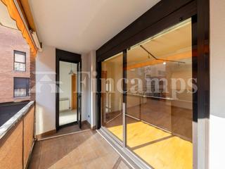 Appartement à Gràcia. Piso seminuevo de tres habitaciones con parking y trastero en gr