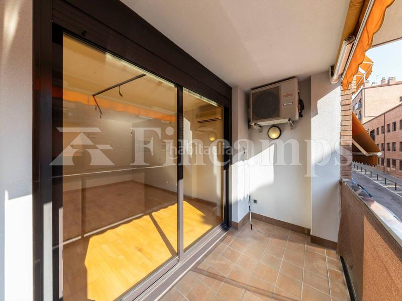 Foto 003954c1-6687-4330-81ef-3562e121c6be. Piso  seminuevo de tres habitaciones con parking y trastero en gracia en Sabadell