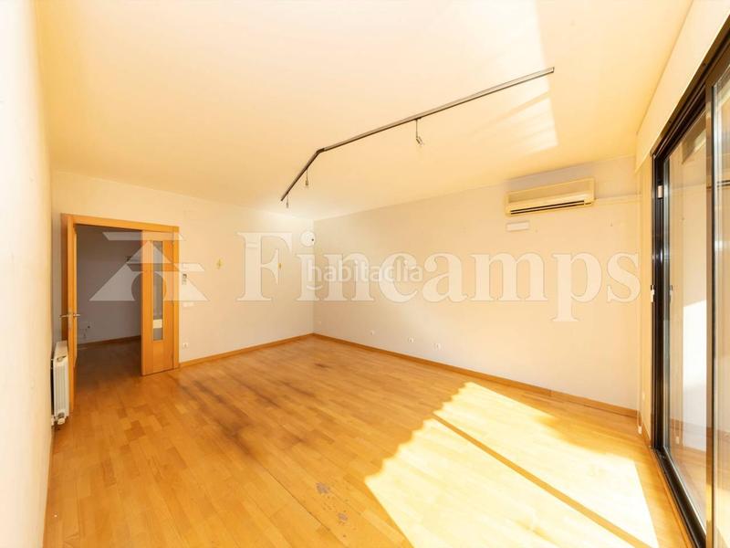 Foto 1a7f1a8a-cfaf-411a-b4ef-8529f93f19ef. Piso  seminuevo de tres habitaciones con parking y trastero en gracia en Sabadell