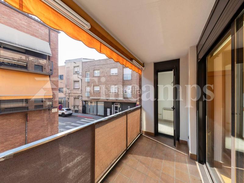 Foto 2d4c03dd-edc9-492e-86af-88bc98181ab0. Piso  seminuevo de tres habitaciones con parking y trastero en gracia en Sabadell