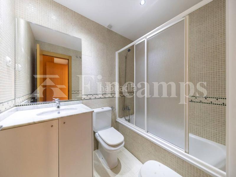 Foto 2d88b2fb-d9b5-4a3d-9542-37fa15daa547. Piso  seminuevo de tres habitaciones con parking y trastero en gracia en Sabadell