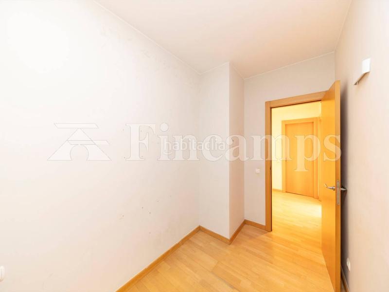 Foto 3a9304cd-81ca-4e06-a3f1-0ec2e53d21f4. Piso  seminuevo de tres habitaciones con parking y trastero en gracia en Sabadell