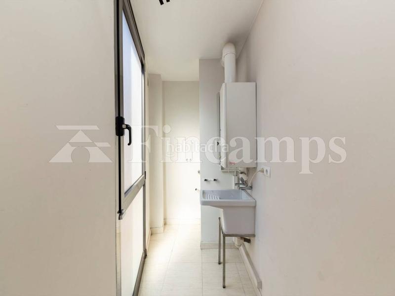 Foto 9bc68d83-b7d7-4773-84dc-ecf98ce803e1. Piso  seminuevo de tres habitaciones con parking y trastero en gracia en Sabadell