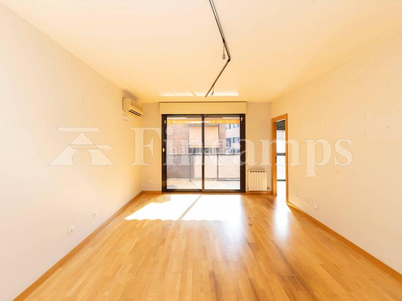 Foto dea3b712-2b33-4dec-8924-c9df5d3470bb. Piso  seminuevo de tres habitaciones con parking y trastero en gracia en Sabadell
