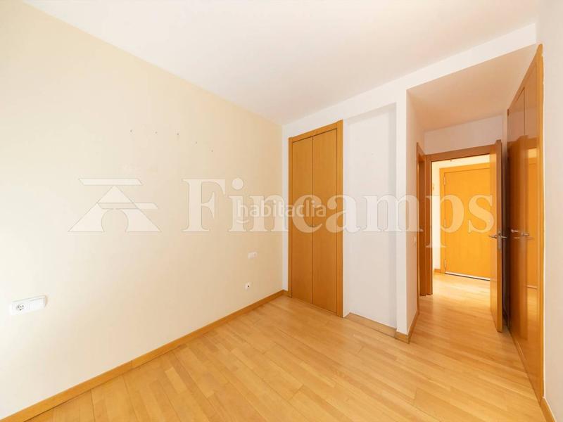 Foto fd5a2f4b-04be-4ddc-9050-2abf36a12dc2. Piso  seminuevo de tres habitaciones con parking y trastero en gracia en Sabadell
