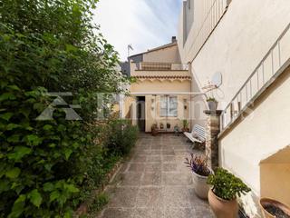 Haus  Regàs. Gran casa a leixample  semi centre de sabadell amb pati i pàrqui