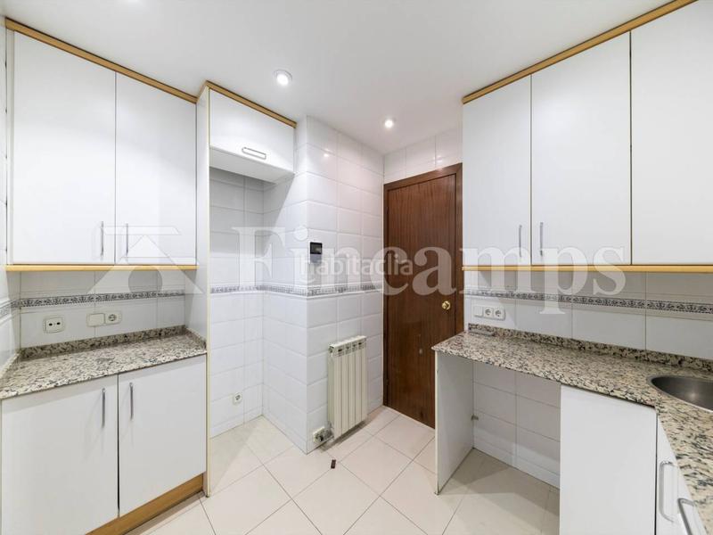 Foto 0c4baf38-849d-4fee-8b73-f620846eeb87. Pis a zurbano 5 a Centre Sabadell