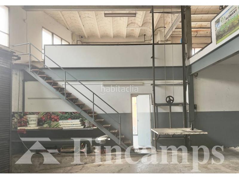 Foto 4feedb36-2180-4eff-9a95-625d5a78444c. Alquiler local comercial en barcelona 26 fantástico local esquinero con altillo. en Sabadell