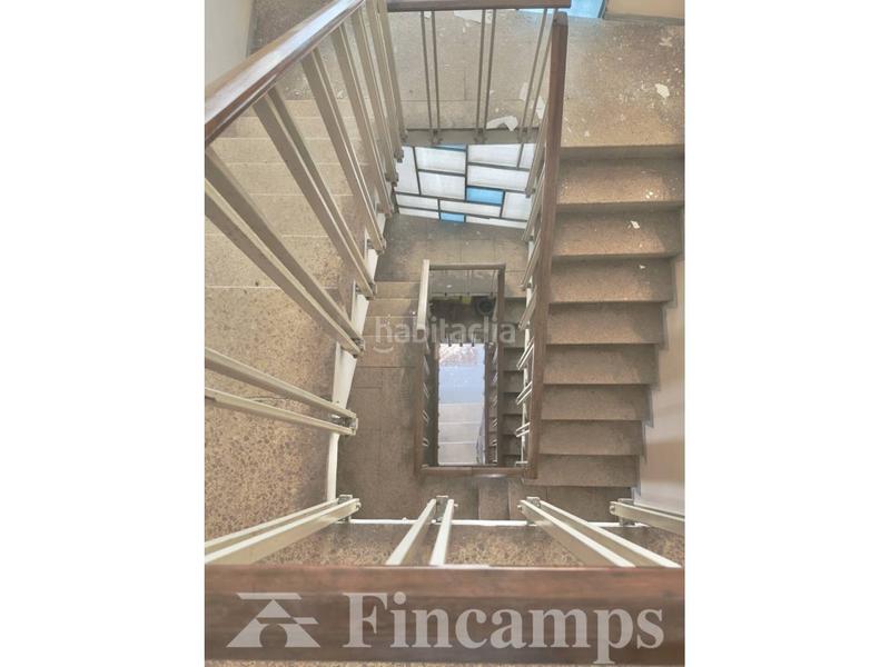 Foto 65c84f47-6c22-4f4f-8461-dd000f95acb5. Alquiler local comercial en barcelona 26 fantástico local esquinero con altillo. en Sabadell