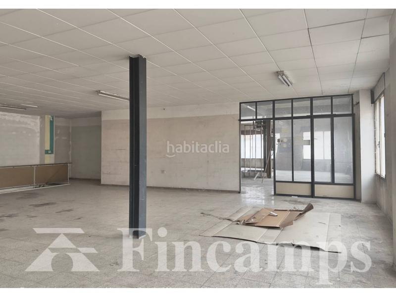 Foto 822382c8-608b-4518-8f84-408567e4a6cd. Alquiler local comercial en barcelona 26 fantástico local esquinero con altillo. en Sabadell