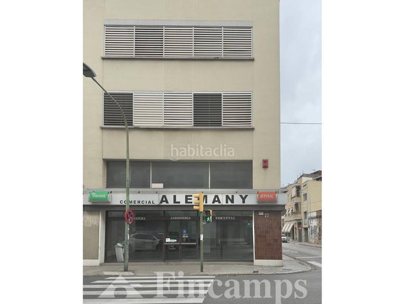 Foto 8c98b697-a2d8-4934-8cc0-a34d6432a84a. Alquiler local comercial en barcelona 26 fantástico local esquinero con altillo. en Sabadell