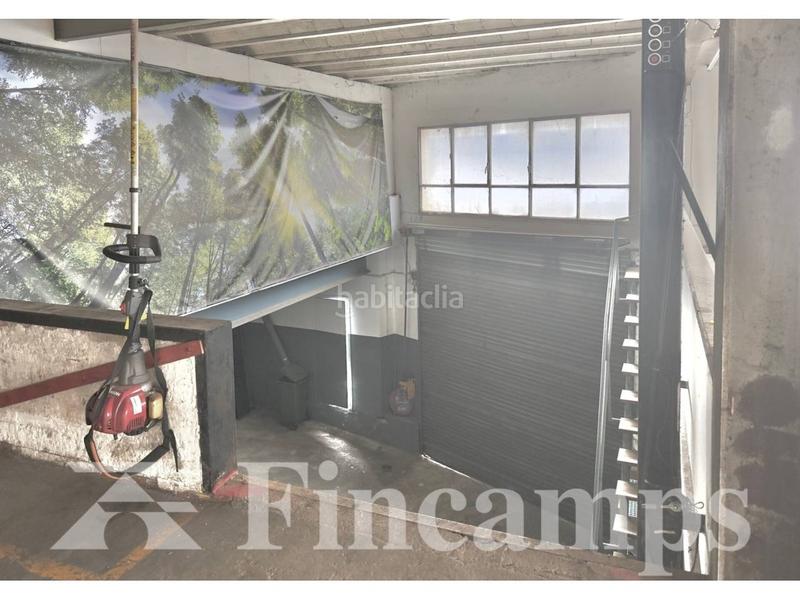 Foto d26ddb00-0ebd-43d5-a27b-d6ab82712e75. Alquiler local comercial en barcelona 26 fantástico local esquinero con altillo. en Sabadell