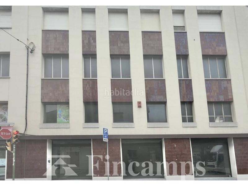 Foto e7a88104-41e5-46ec-96e1-1d1f71d956a7. Alquiler local comercial en barcelona 26 fantástico local esquinero con altillo. en Sabadell