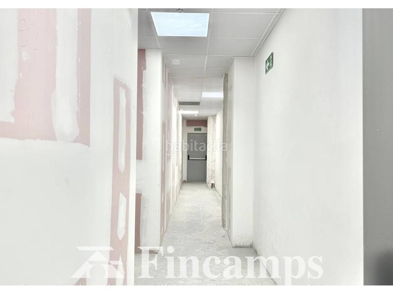 Foto 830acfb8-87a2-4743-964b-2ea579960552. Lloguer local comercial a Centre Sabadell