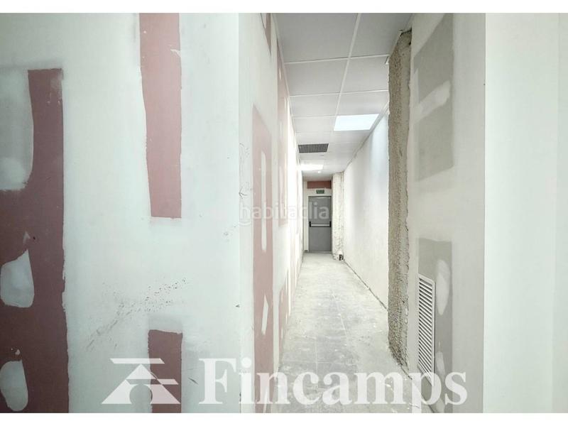 Foto d4811c03-34c4-476a-9b35-f5b2eea5b851. Lloguer local comercial a Centre Sabadell