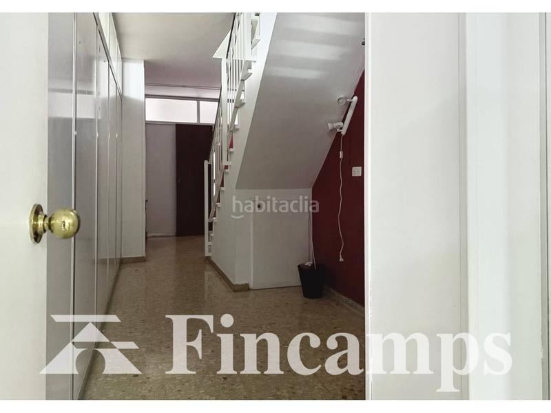 Foto 5e8c3515-e234-43a8-9fbb-b9cdc60c89cb. Alquiler local comercial local con altillo en zona centro en Sabadell