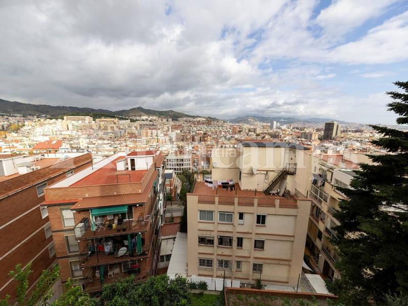 Foto 099f1f3f-2801-4458-b56d-1620e80972c9. Appartamento con riscaldamento parcheggio in La Font d´en Fargues Barcelona