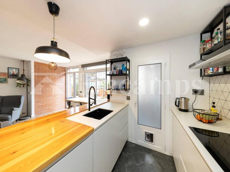 Foto 7f343dbf-c861-4a38-89ac-d3326f3b1eae. Appartamento con riscaldamento parcheggio in La Font d´en Fargues Barcelona