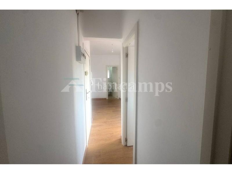 Foto 5458220f-015e-4fa8-ac97-c24c90f2f2a3. Flat in concepció arenal 69 in Creu de Barberà Sabadell