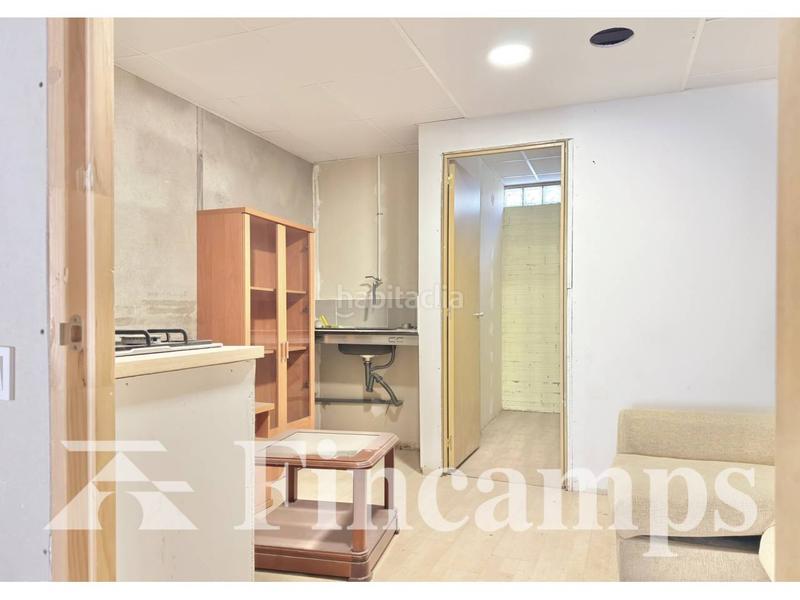 Foto 015ffca4-30d7-484f-8f28-3351efd51455. Local comercial a Creu de Barberà Sabadell