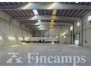 Affitto Capannone industriale in Camino can quadres 1. Nave industrial en alquiler en eixamplesant oleguer08203