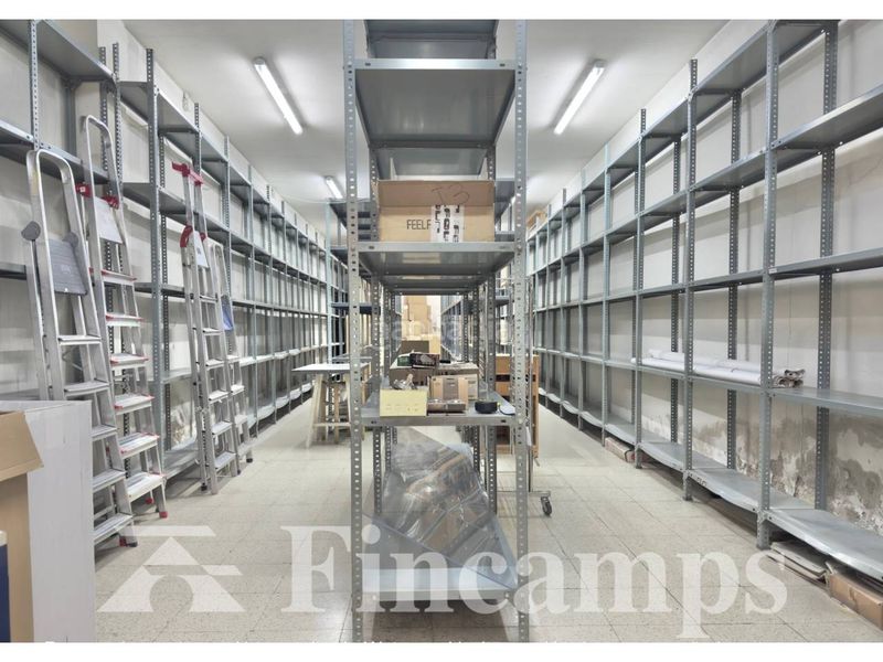 Foto f6884f77-d92c-473e-89dc-57d1f0f495a3. Rent business premise in calle gracia 22 in Centre Sabadell