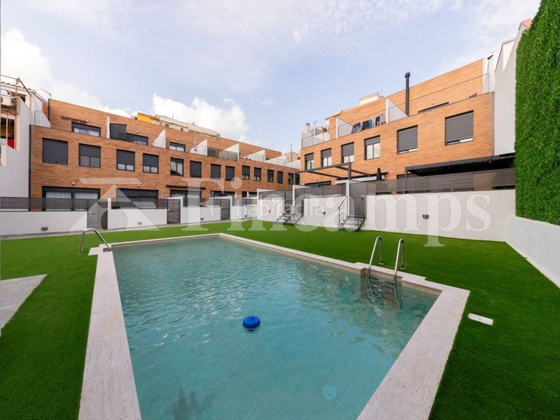 Foto 046f605c-9ac2-4cac-aea0-5259b06fa87e. Casa amb calefacció aparcament piscina a Creu de Barberà Sabadell