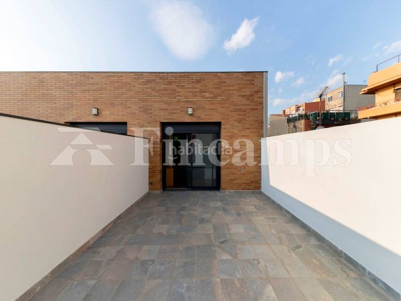 Foto 2ea47bbe-c939-49c6-bacf-803969b48e76. Casa amb calefacció aparcament piscina a Creu de Barberà Sabadell