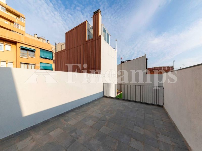 Foto 685082f0-2474-4b3a-968b-1cabd79c2fdd. Casa amb calefacció aparcament piscina a Creu de Barberà Sabadell