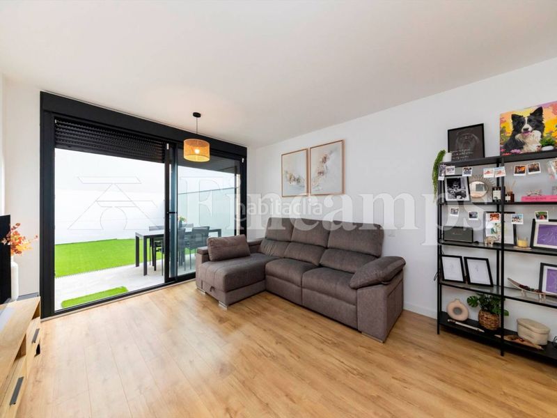 Foto d6126e97-1e1b-4412-b602-5ac5da432de2. Casa amb calefacció aparcament piscina a Creu de Barberà Sabadell