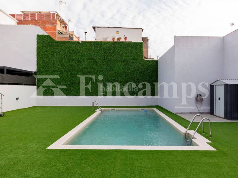Foto ff4c89c9-82ba-493e-95e7-41bd2c7a676c. Casa amb calefacció aparcament piscina a Creu de Barberà Sabadell
