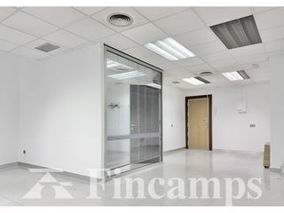 Alquiler Oficina en Calle sant antoni maria claret 1. Oficina en el centro de sabadell