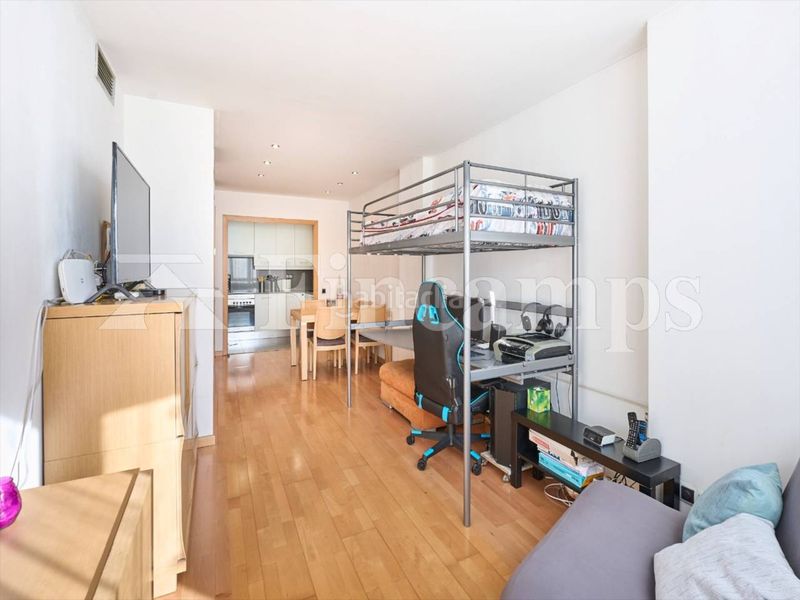 Foto af617aa6-91ac-4b53-950c-bf7300274653. Pis amb aparcament piscina a Centre Sabadell