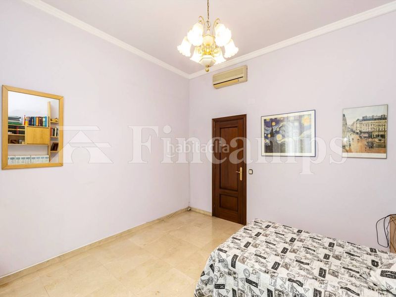 Foto a5c27789-c54e-437f-bb3d-c5d4c87b5a9a. Casa amb calefacció a Centre Sabadell