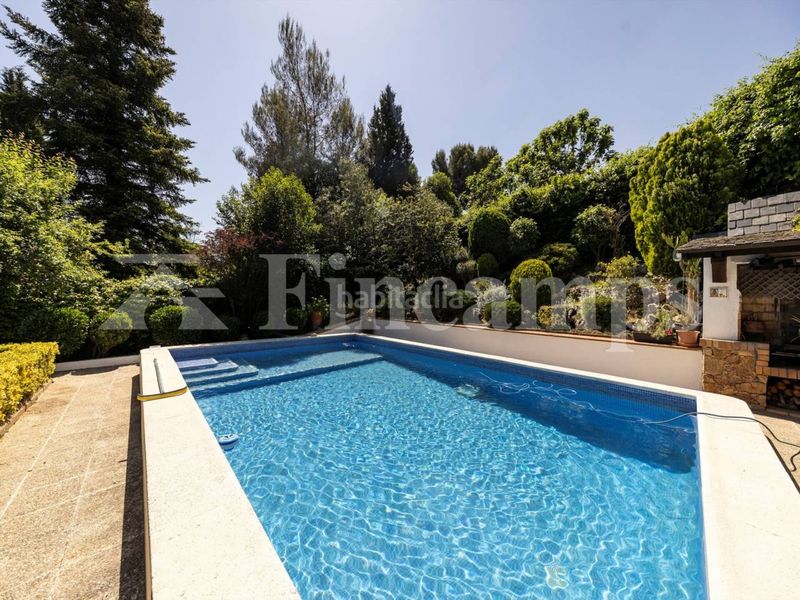 Foto 4e0a8a5a-c5d1-4945-b07a-392b5247f6e7. Casa amb calefacció aparcament piscina a Bellaterra